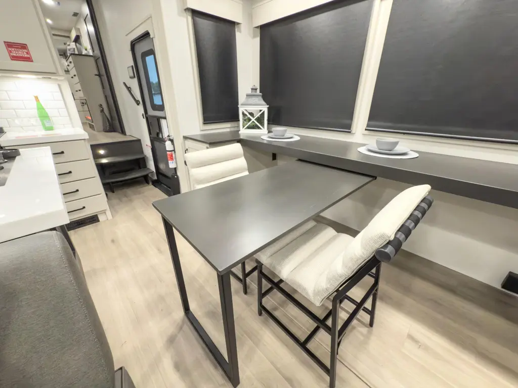 Grand Design Momentum 399M 2026