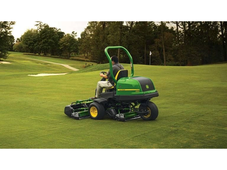 2026 John Deere 2550 PrecisionCut™ 2550 PrecisionCut™ alt