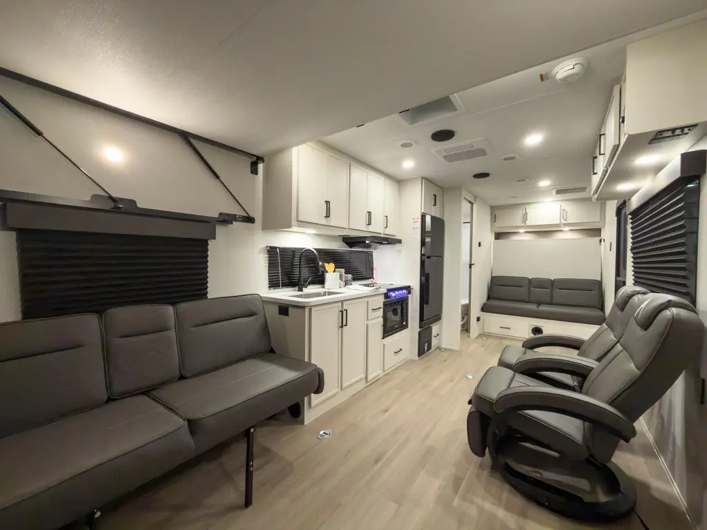 Grand Design Momentum MAV 22MAV 2026