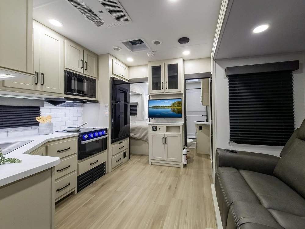 Grand Design Momentum G-Class TT Momentum G-Class TT 31G 2026 alt
