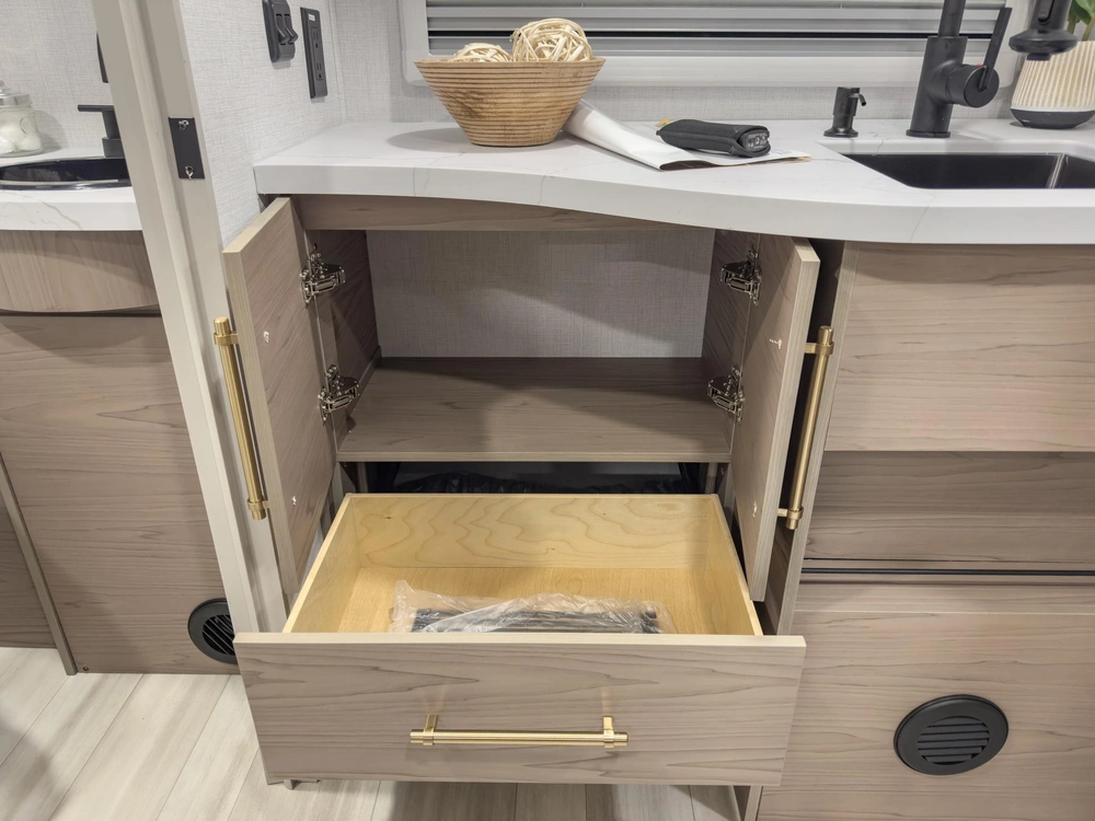 2026 Grand Design Serenova Serenova 150HL alt