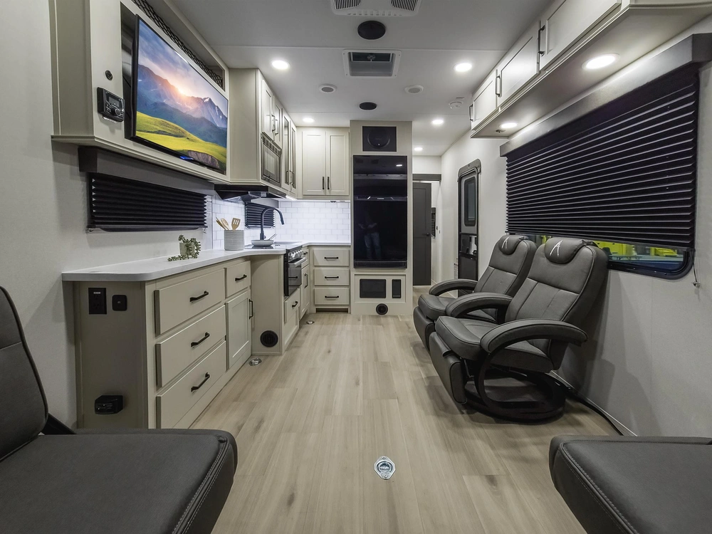 Grand Design Momentum G-Class TT Momentum G-Class TT 27G 2026 alt