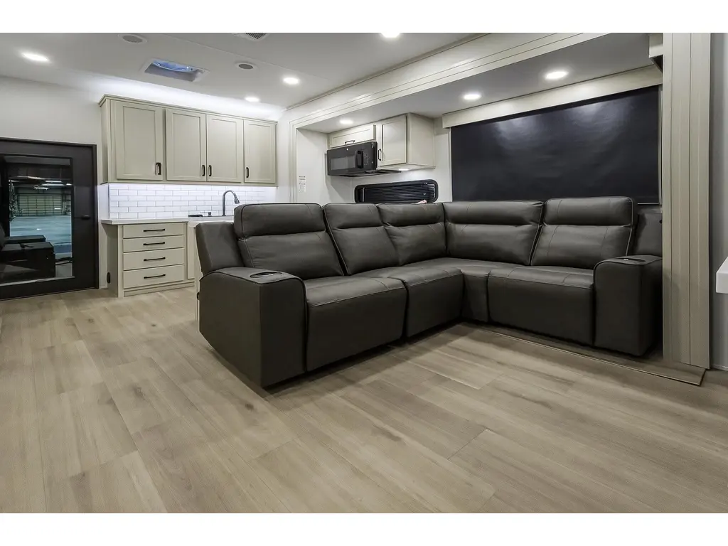 Grand Design Momentum 392M 2026