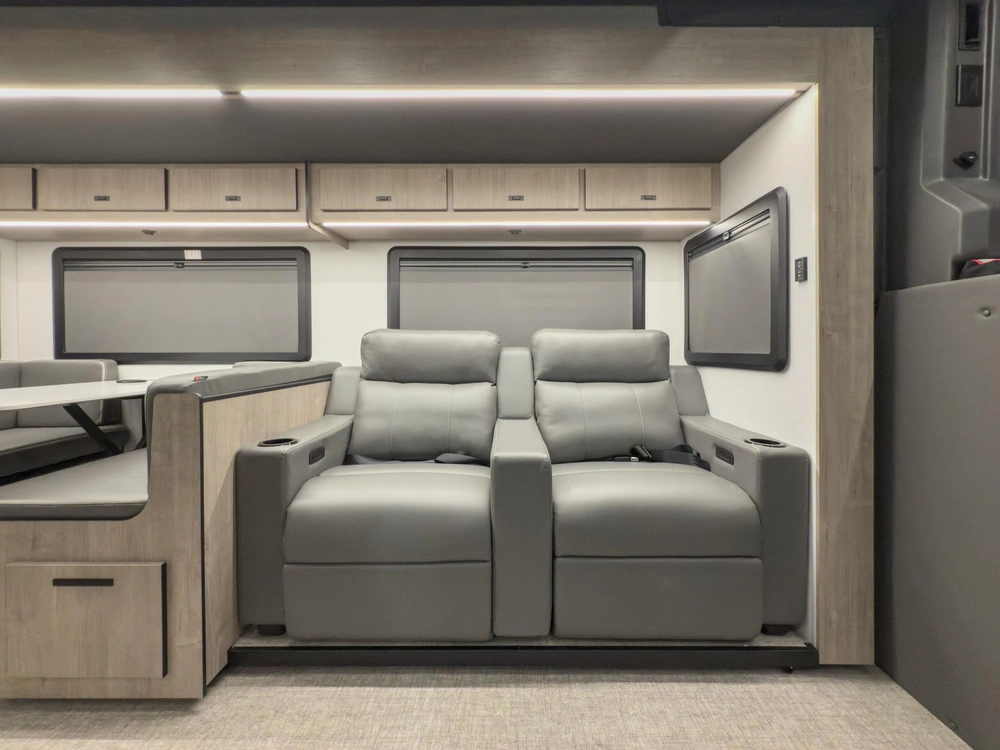 2026 Grand Design Lineage Series F Lineage Series F 31ZW alt