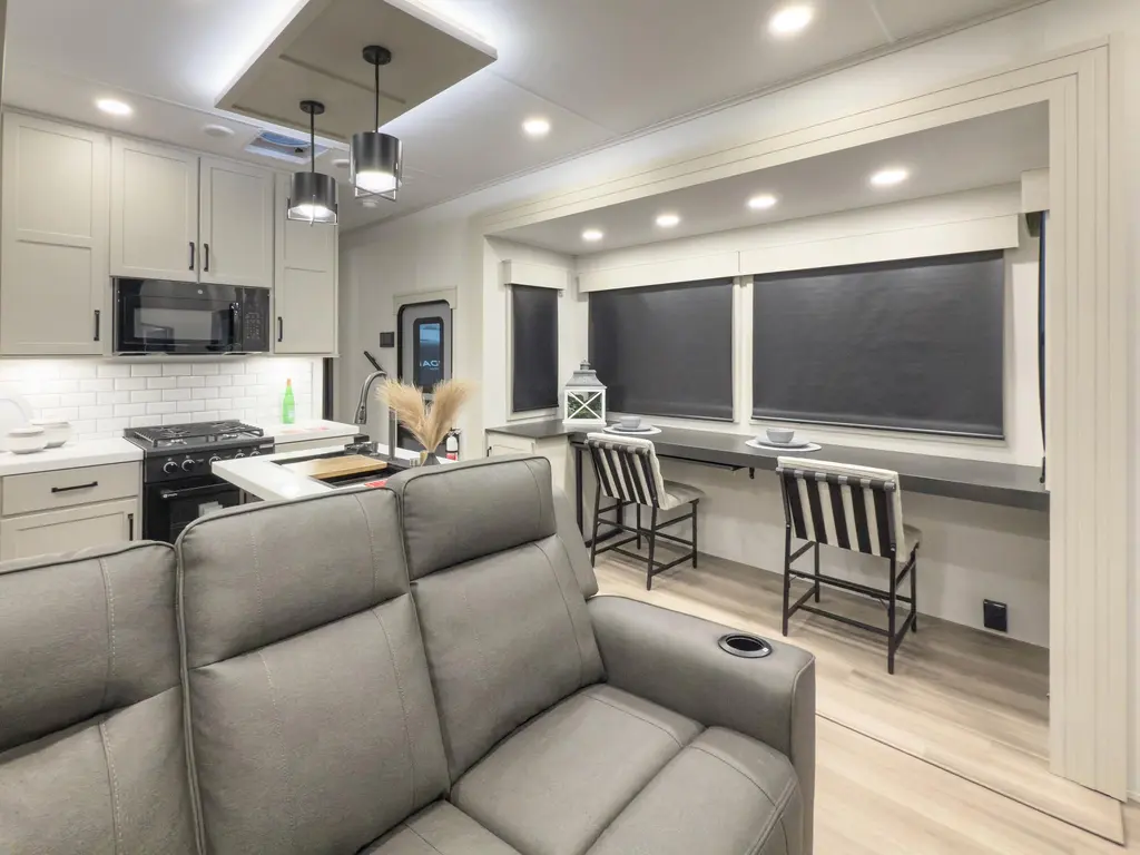 Grand Design Momentum 399M 2026