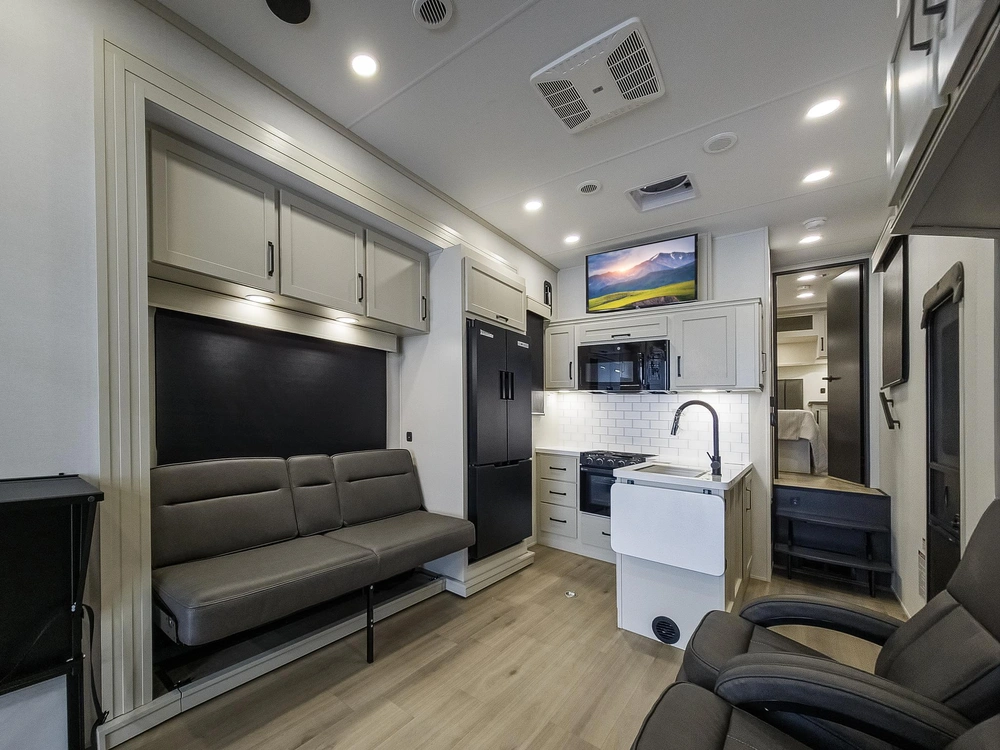Grand Design Momentum G-Class FW Momentum G-Class FW 325G 2026 alt