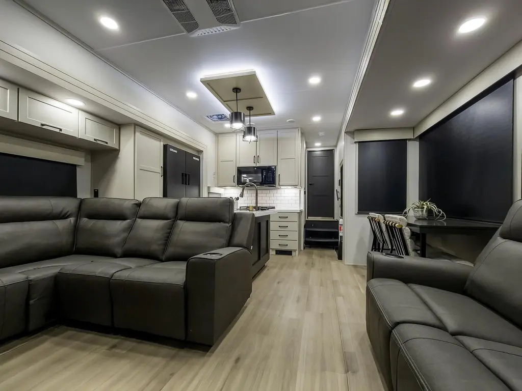 Grand Design Momentum 396DB 2026