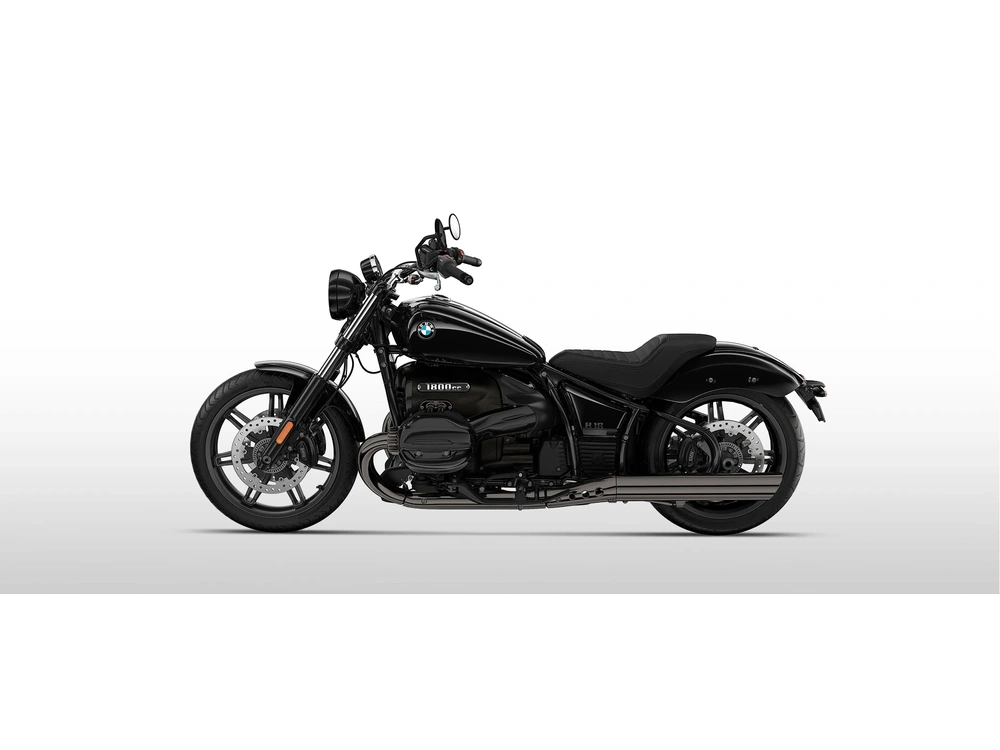 2025 BMW R 18 R 18 Blackstorm Metallic: Blacked Out