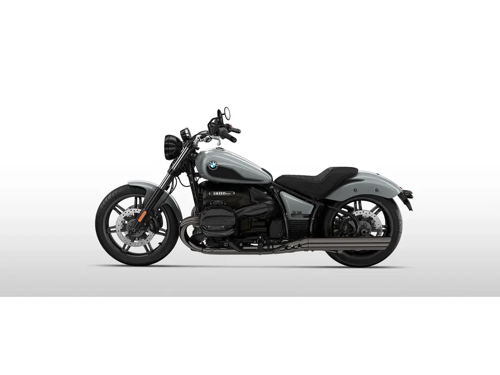 2025 BMW R 18 Two-Tone Brooklyngrey Metallic: Blacked Out