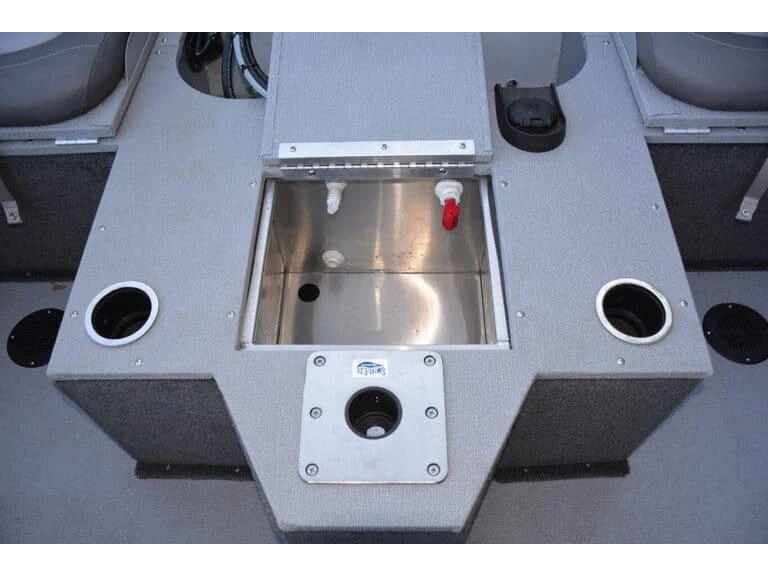 2026 Smoker-Craft Ultima 172 alt
