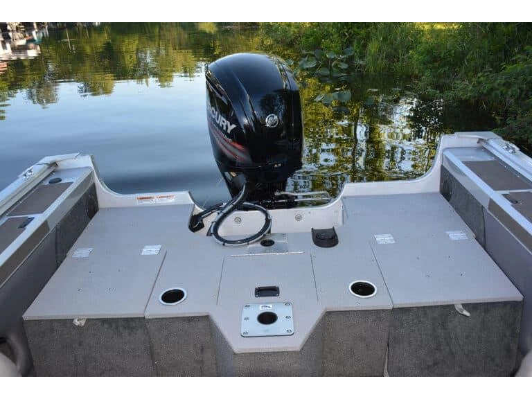2026 Smoker-Craft Ultima 172 alt