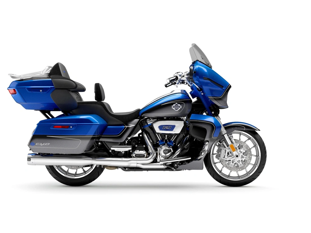 Harley-Davidson CVO™ Street Glide® Limited CVO™ Street Glide® Limited Electric Coast CVO Two-Tone 2026 alt