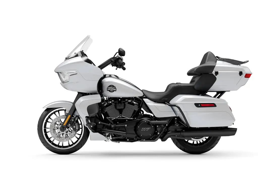 2026 Harley-Davidson Road Glide® Limited White Onyx Pearl (Black Trim)