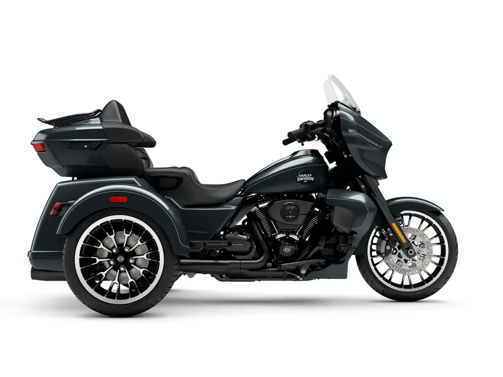 2026 Harley-Davidson Street Glide® 3 Limited Iron Horse Metallic (Black Trim)