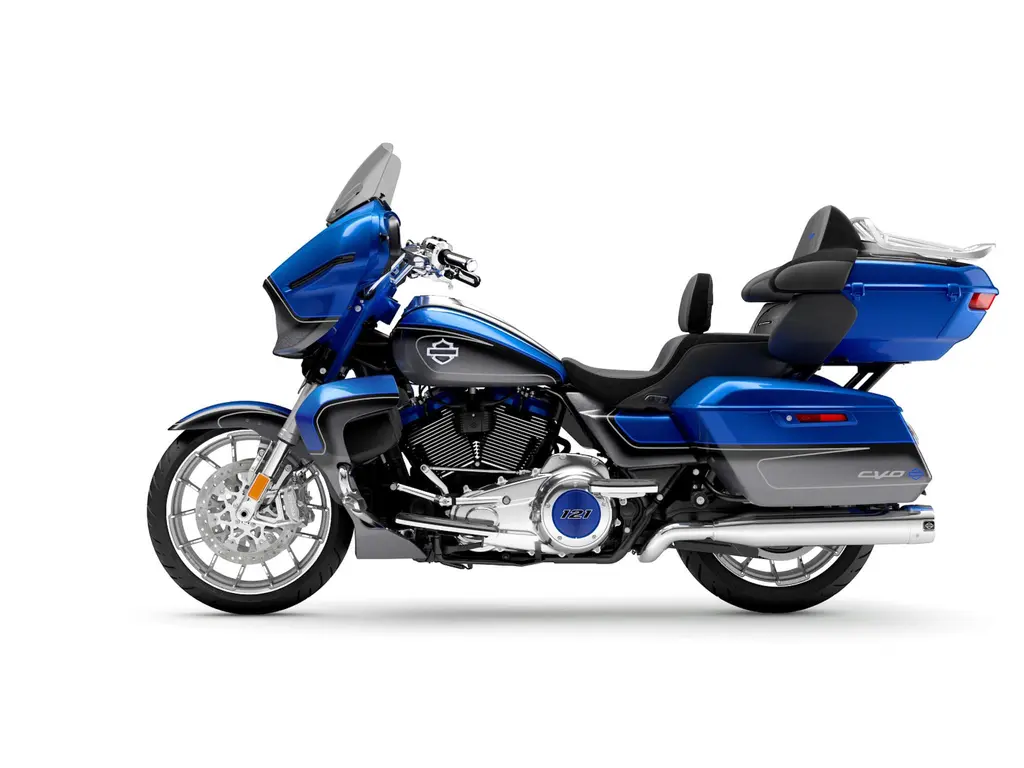Harley-Davidson CVO™ Street Glide® Limited Electric Coast CVO Two-Tone 2026