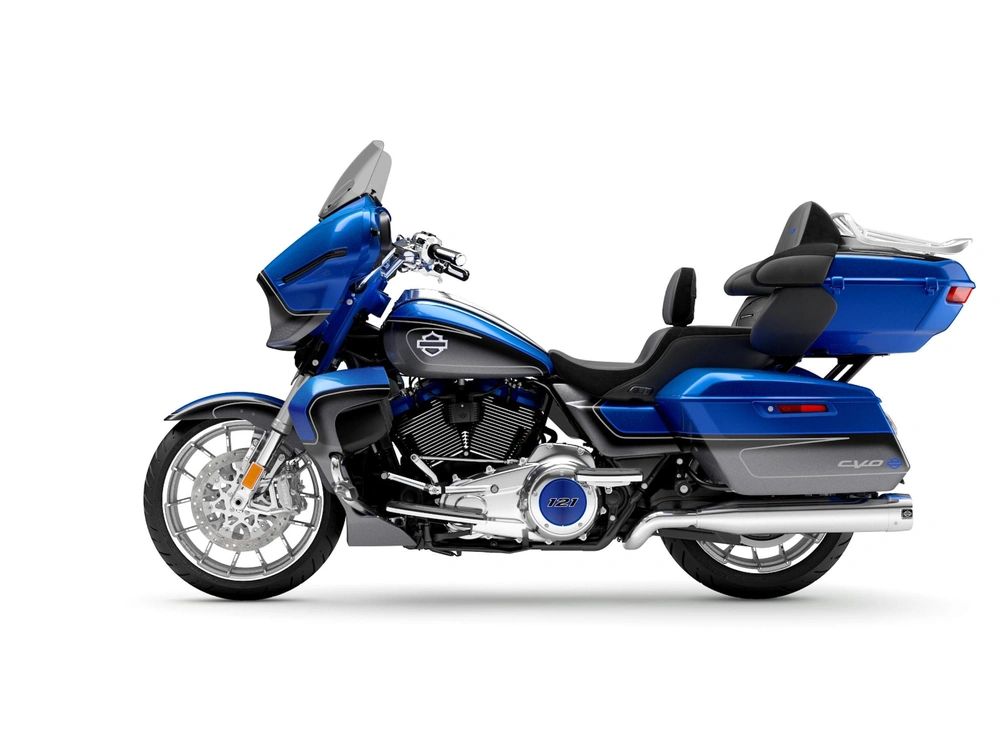2026 Harley-Davidson CVO™ Street Glide® Limited CVO™ Street Glide® Limited Electric Coast CVO Two-Tone alt