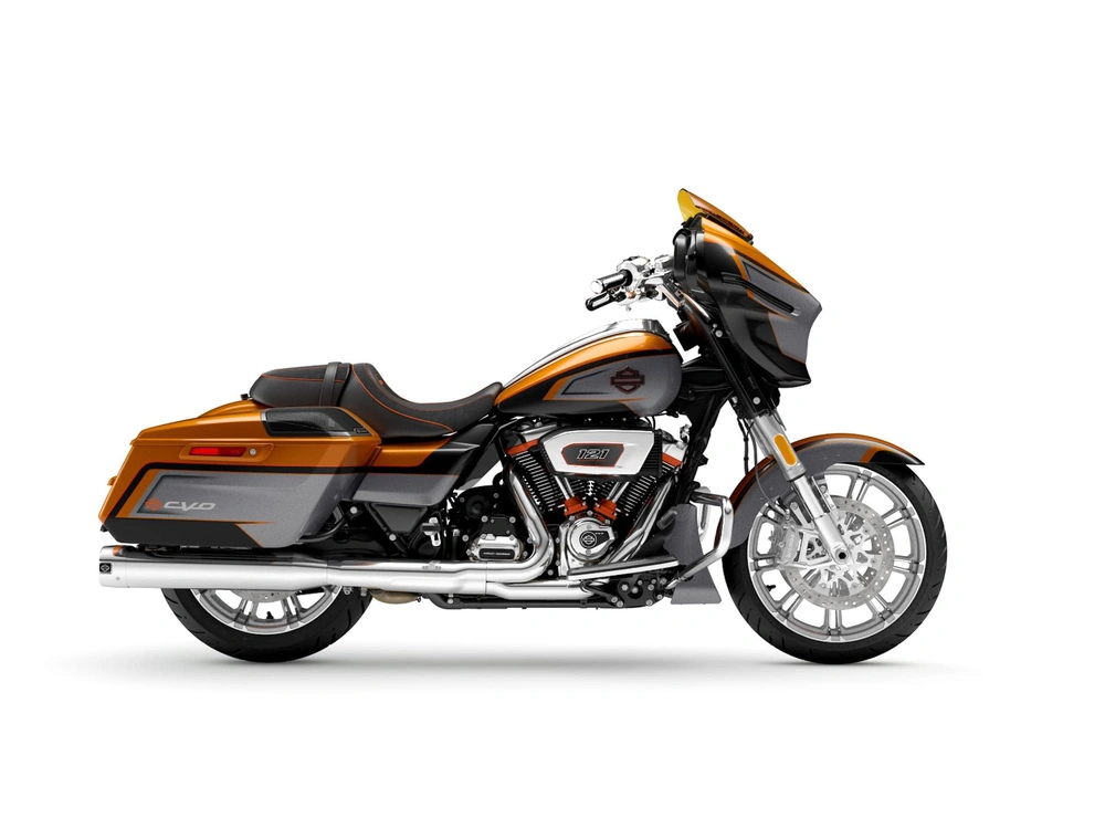Harley-Davidson CVO™ Street Glide® CVO™ Street Glide® Torched Orange 2026 alt
