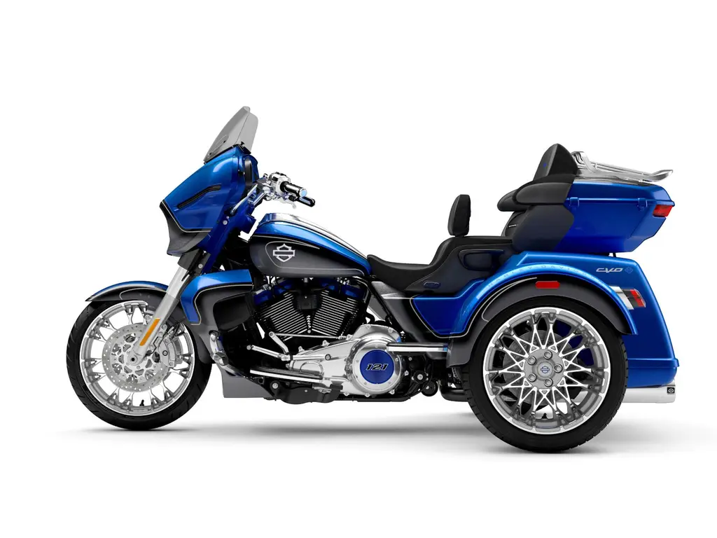 2026 Harley-Davidson CVO™ Street Glide® 3 Limited Electric Coast CVO Two-Tone