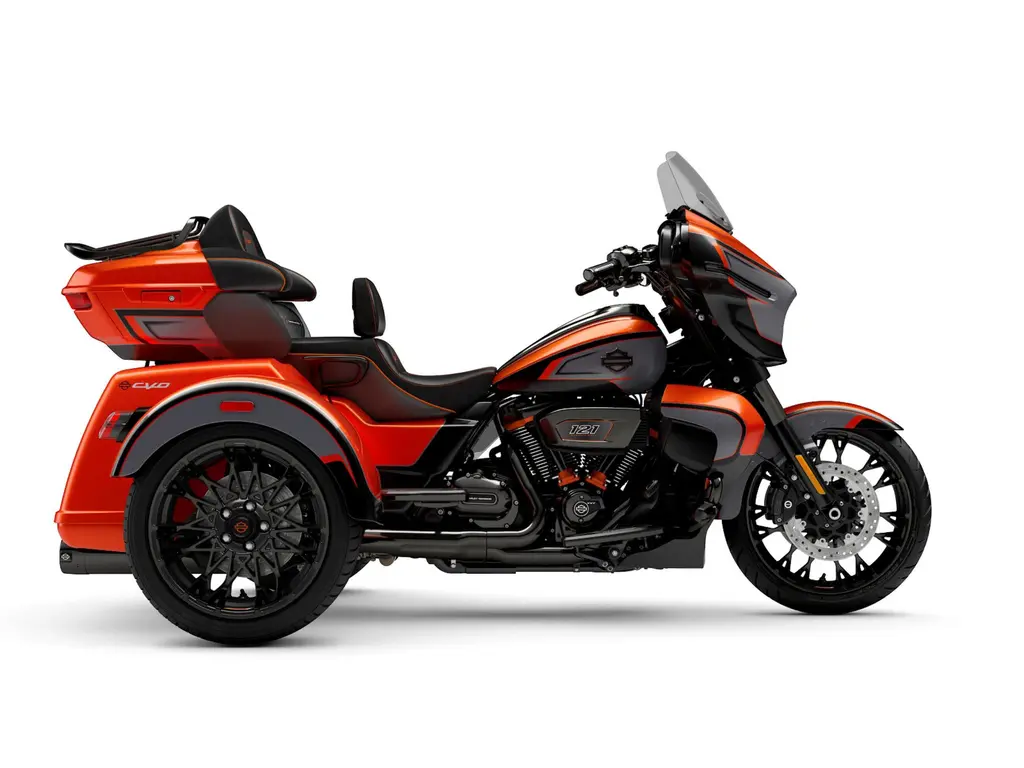 Harley-Davidson CVO™ Street Glide® 3 Limited Citrus Heat CVO Tri-Tone 2026