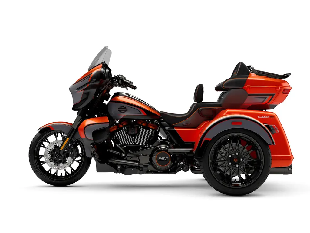 Harley-Davidson CVO™ Street Glide® 3 Limited Citrus Heat CVO Tri-Tone 2026