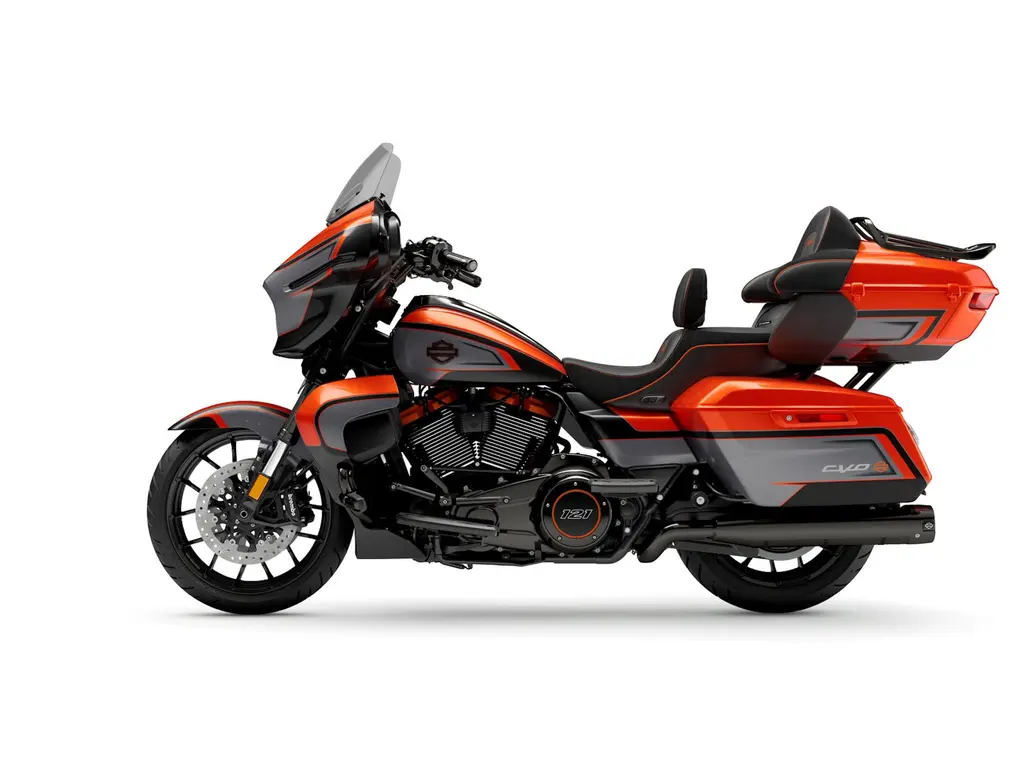 Harley-Davidson CVO™ Street Glide® Limited Citrus Heat CVO Tri-Tone 2026