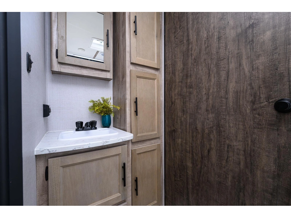 2026 Gulf Stream Innsbruck Lodge Series Innsbruck Lodge Series 33DBDB alt