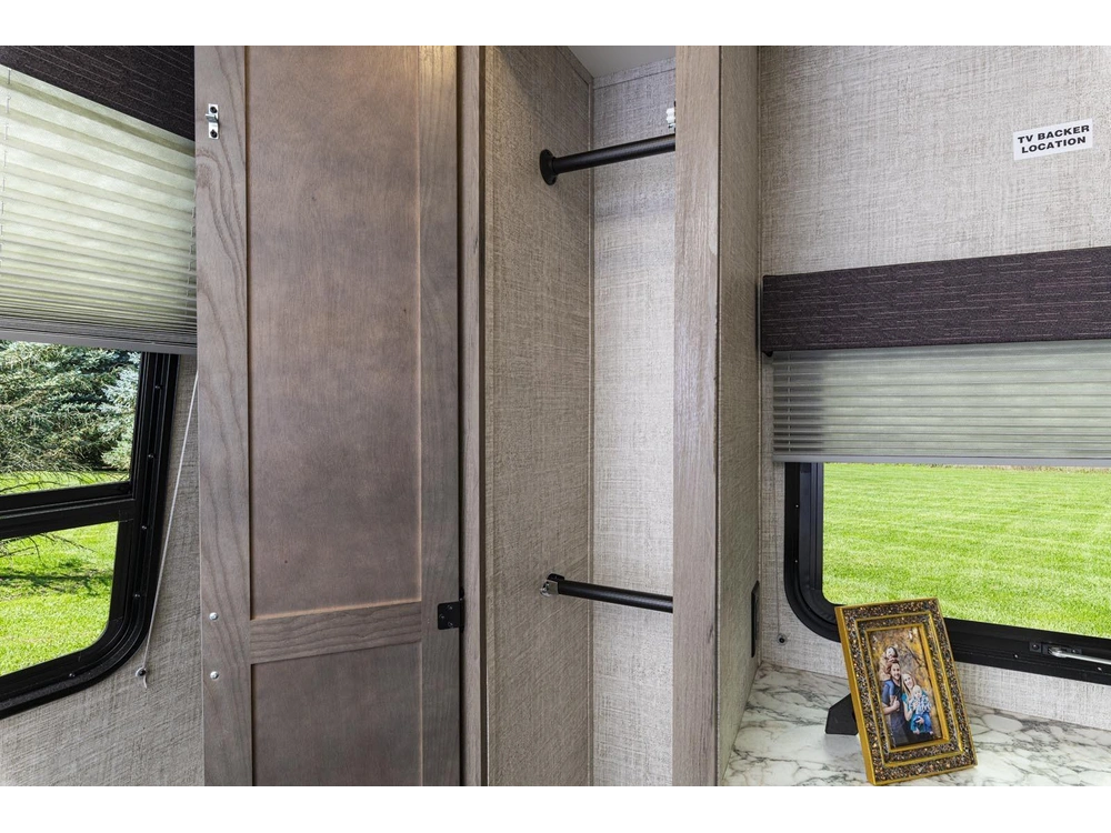 Gulf Stream Conquest Lodge Series Conquest Lodge Series 33DBDB 2026 alt