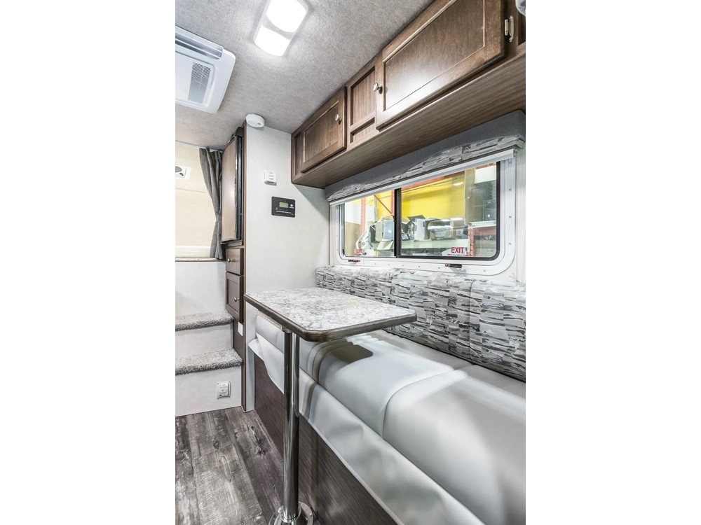 Westland Travelaire Travelaire 7.6 Mid-Size 2026 alt