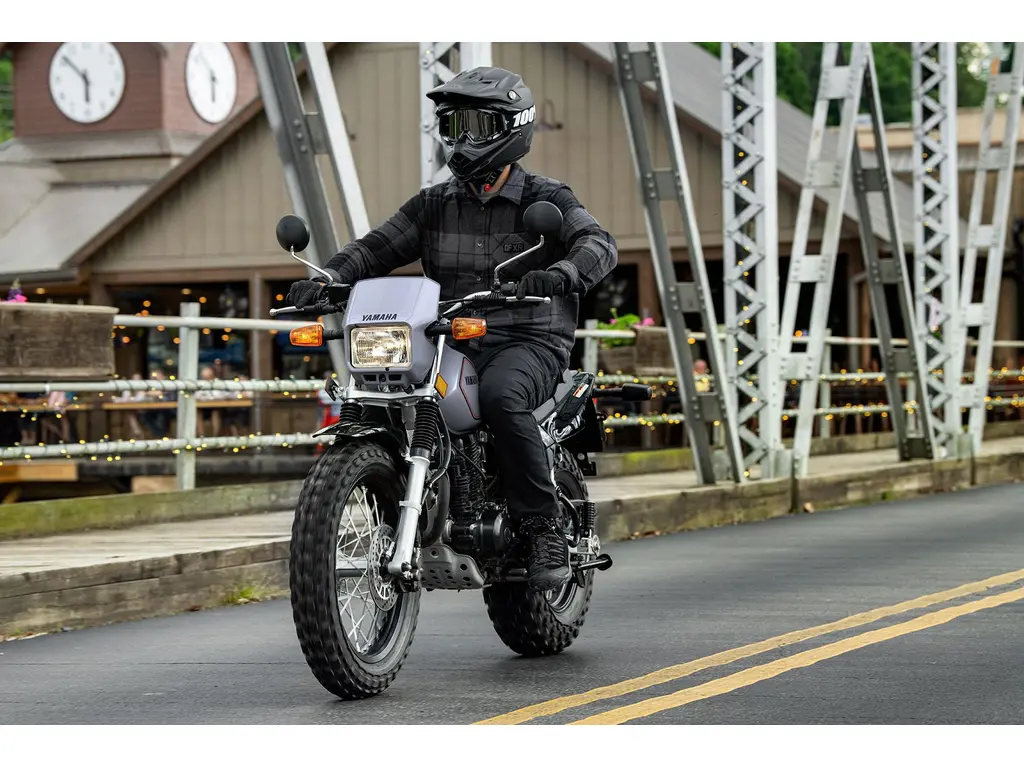Yamaha TW200 Gris Radical 2027