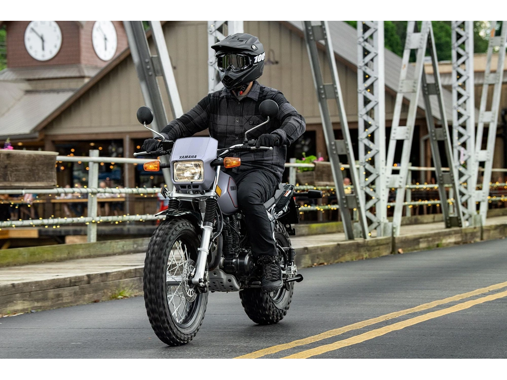 Yamaha TW200 TW200 Gris Radical 2027 alt