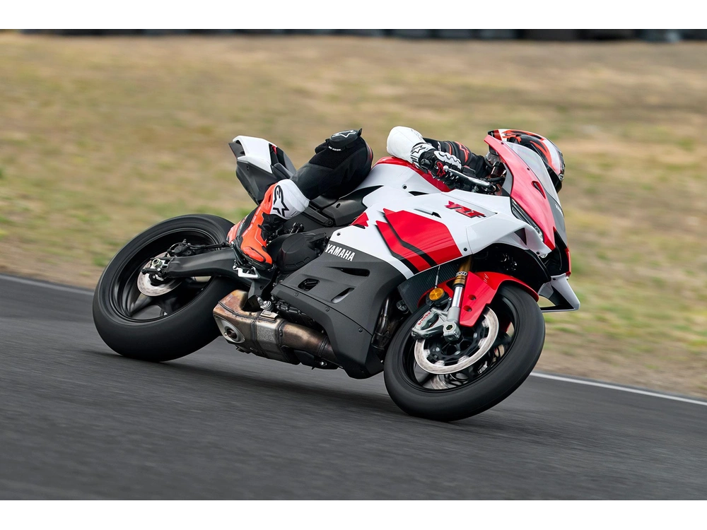 2027 Yamaha YZF-R9 YZF-R9 Raven alt