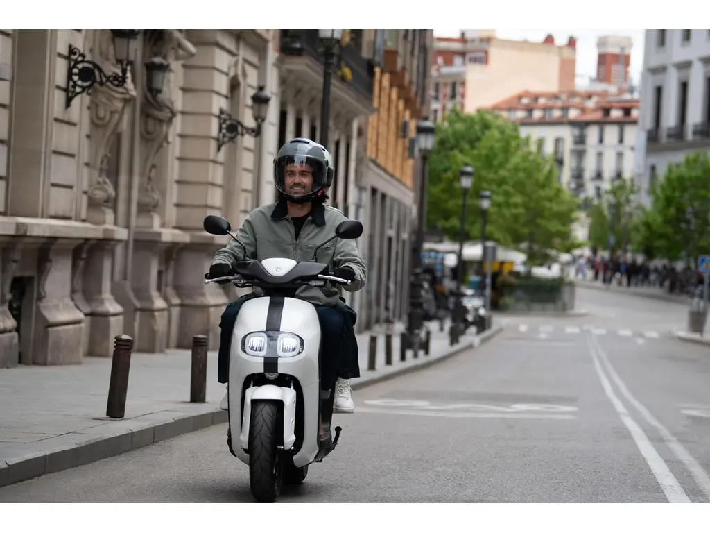 2026 Yamaha NEO'S Electric White