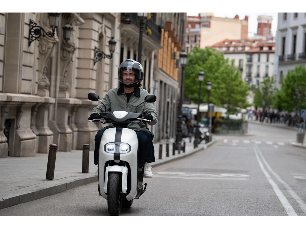 Yamaha NEO'S NEO'S Blanc électrique 2026 alt