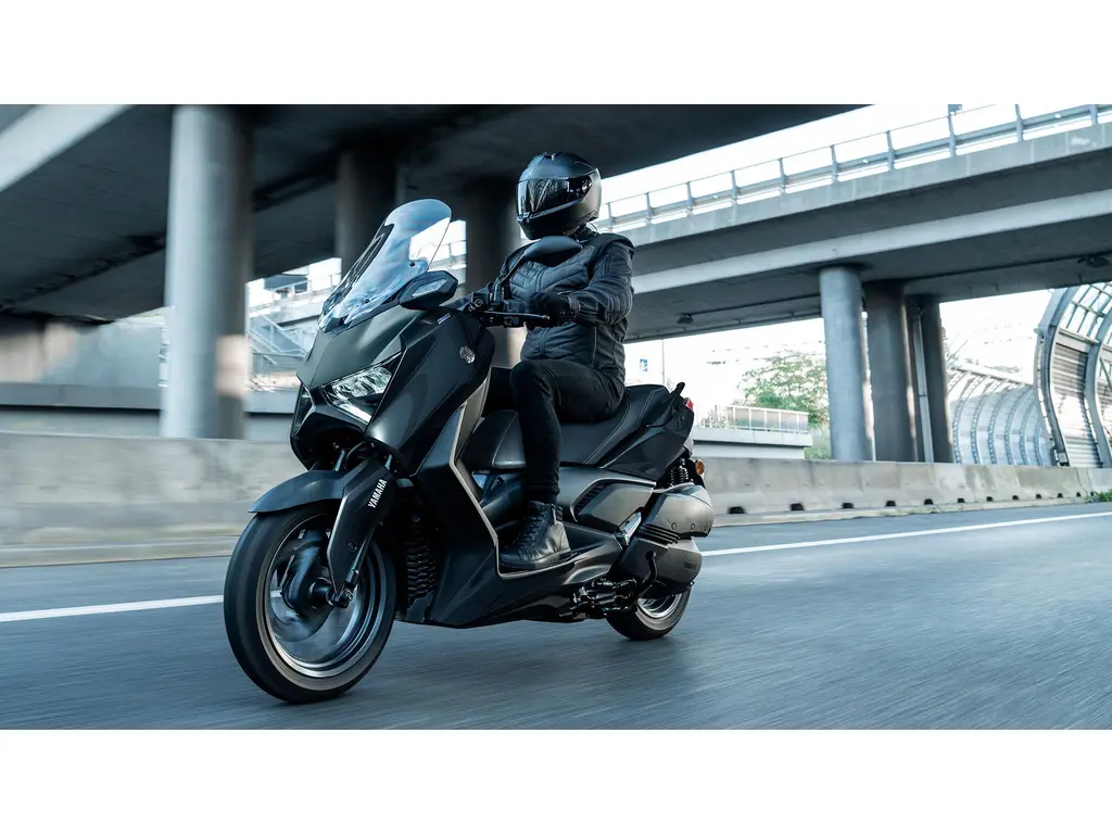 2025 Yamaha XMAX Midnight Black