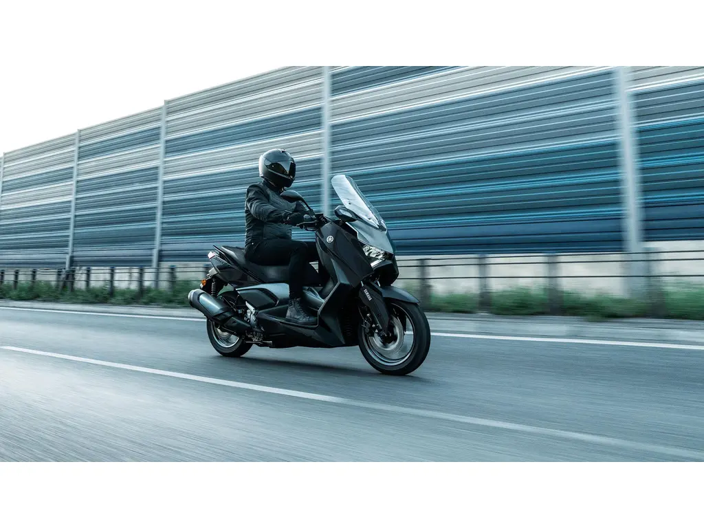 2025 Yamaha XMAX Midnight Black