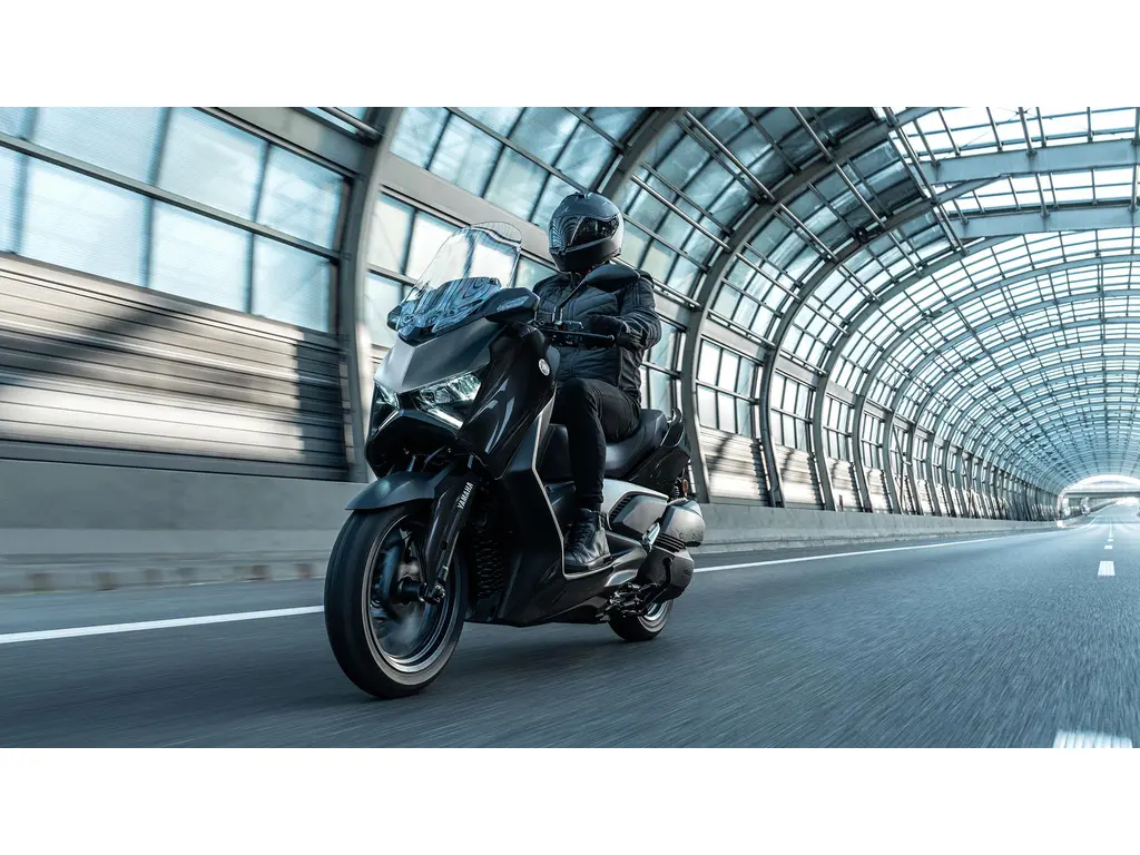 2025 Yamaha XMAX Midnight Black
