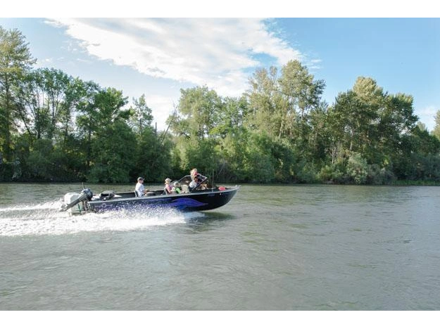 2027 Willie Boats Predator Predator 2072 Forward Helm