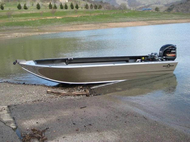 2027 Willie Boats Raptor Raptor 2072 Forward Helm