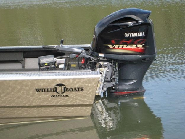 2027 Willie Boats Raptor Raptor 2072 Forward Helm