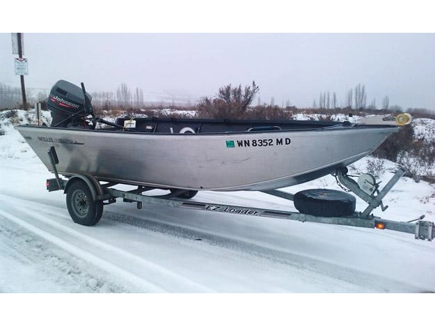 2027 Willie Boats Predator Predator 2072 Forward Helm