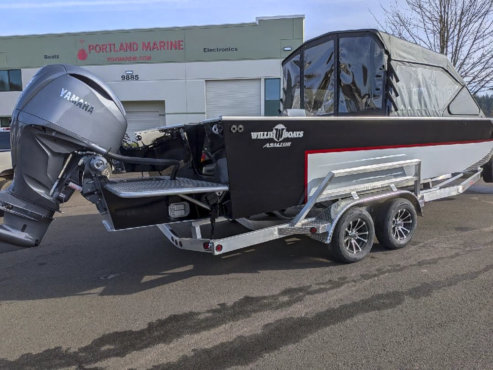 2027 Willie Boats Asaltor Asaltor Forward Helm Asaltor