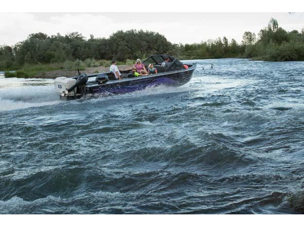 2027 Willie Boats Predator Predator 2072 Forward Helm