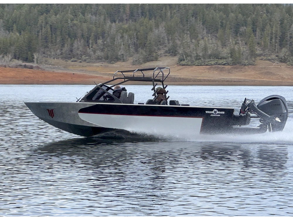 2027 Willie Boats Asaltor Asaltor Forward Helm Asaltor