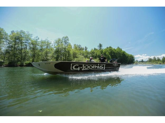 2027 Willie Boats Predator Predator 2072 Forward Helm