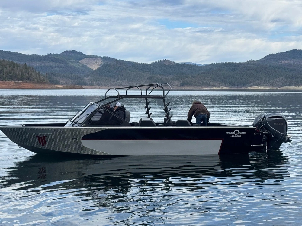 2027 Willie Boats Asaltor Asaltor Forward Helm Asaltor