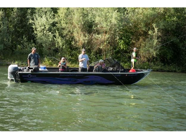 2027 Willie Boats Predator Predator 2072 Forward Helm