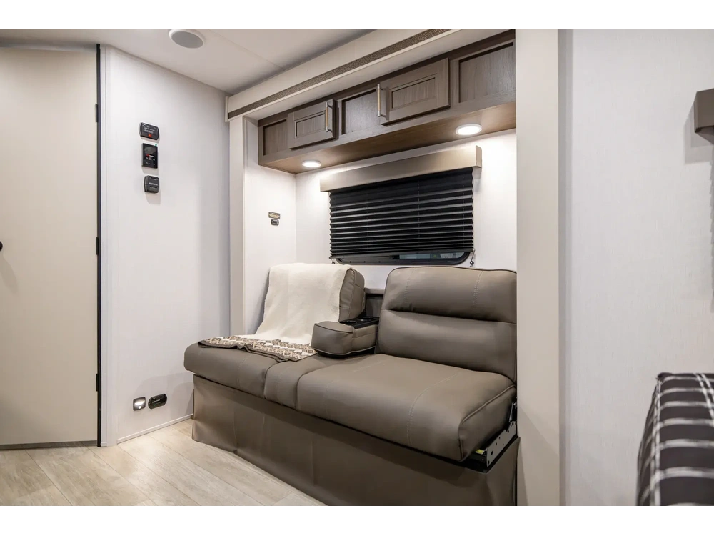 Coachmen Freedom Express Select Freedom Express Select 19SE 2027 alt