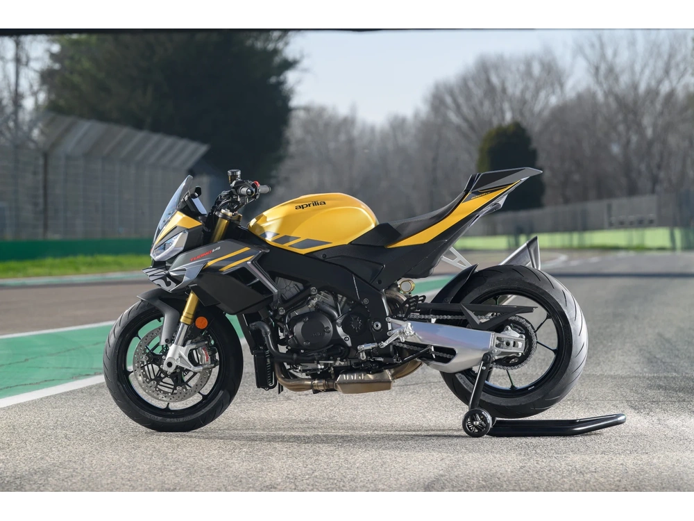 2027 Aprilia Tuono V4 Tuono V4 1100 Scorpion Yellow