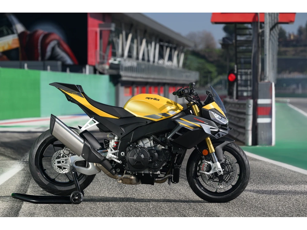 2027 Aprilia Tuono V4 Tuono V4 1100 Scorpion Yellow