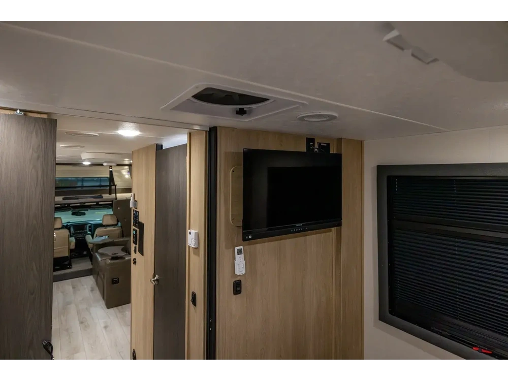 2027 Coachmen Entourage Class C Entourage Class C 320LV alt